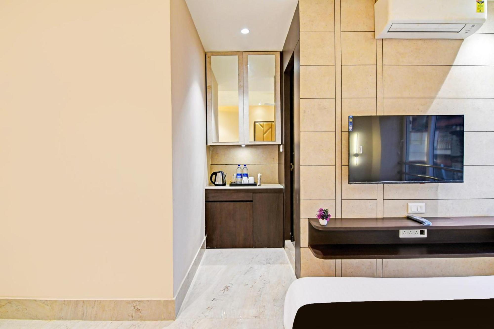 Super Hotel O Samotel كولكاتا المظهر الخارجي الصورة